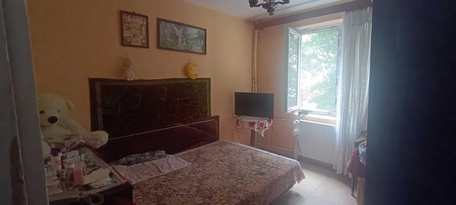 Apartament cu 3 camere decomandat în Crângași