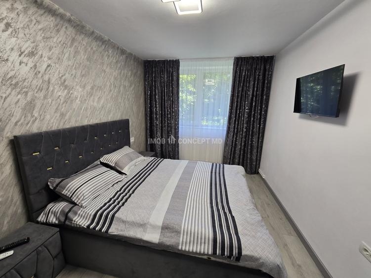 Apartament cu 3 camere semidecomandat, mobilat în Cina