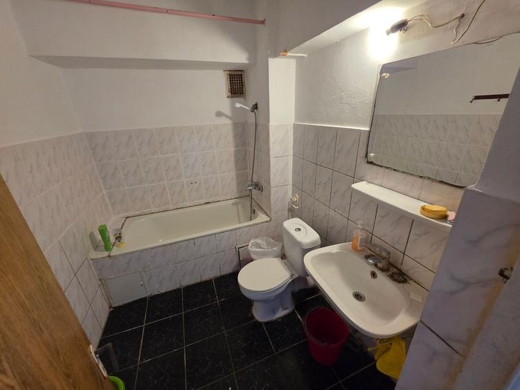 Apartament cu 4 camere decomandat în Poarta 6