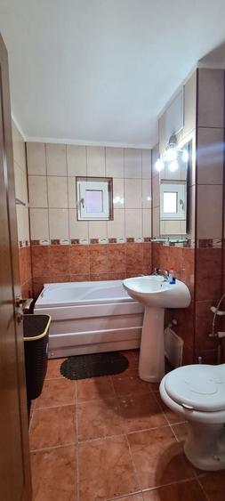 Apartament cu 3 camere decomandat în 1 Mai