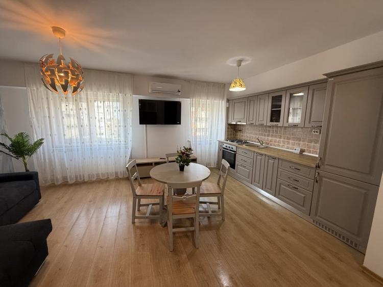 Apartament cu 2 camere decomandat, mobilat în Ultracentral