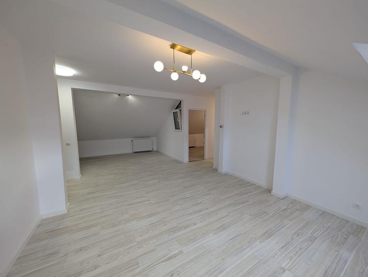 Apartament cu 4 camere semidecomandat în Florești