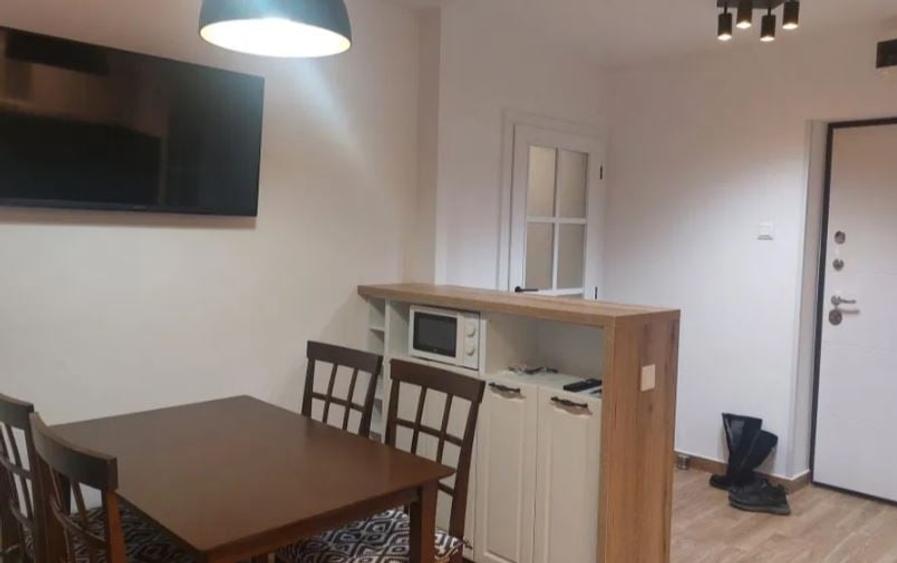 Apartament cu 2 camere decomandat, mobilat în P-ța Alba Iulia