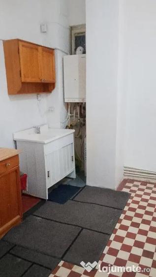 Apartament cu 3 camere decomandat în Universitate