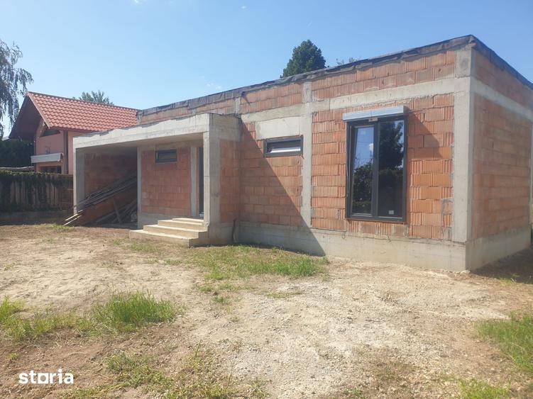 Casă cu 2 camere cu Teren 1100 Mp în Pârneava