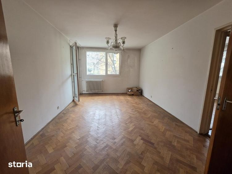 Apartament cu 4 camere semidecomandat în Sălăjan