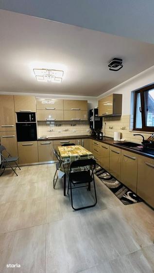 Casă cu 4 camere în Săsar