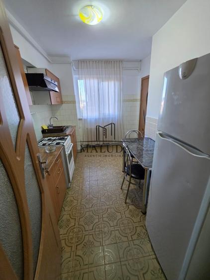 Apartament cu 4 camere decomandat, mobilat în Ultracentral