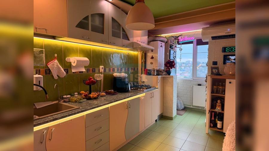 Apartament cu 4 camere în Mazepa 1