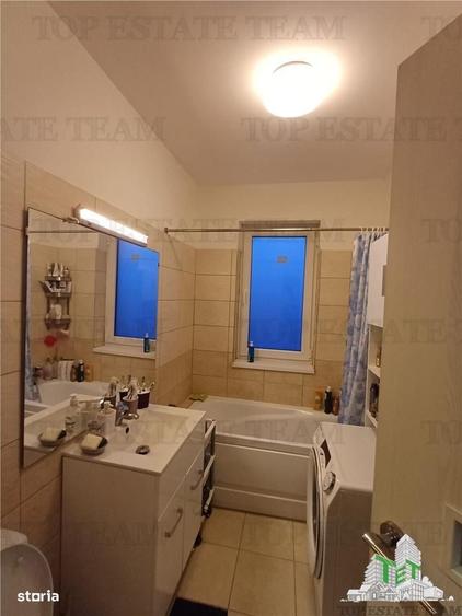 Apartament cu 3 camere semidecomandat în Roșu