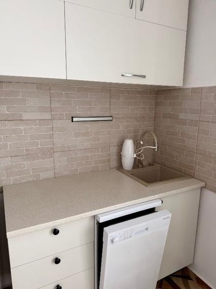 Apartament cu 4 camere semidecomandat, mobilat în Valea Lupului