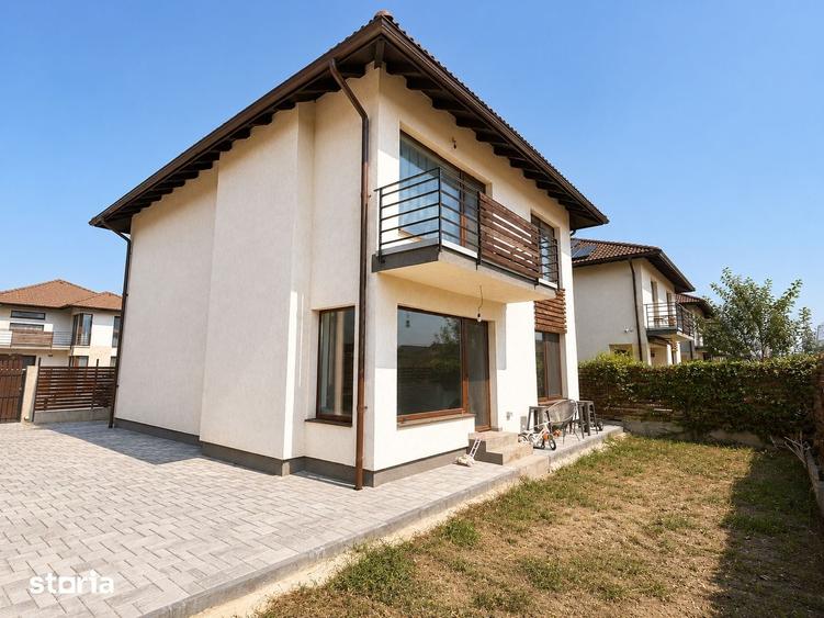 Casă cu 4 camere cu Teren 250 Mp în IAR