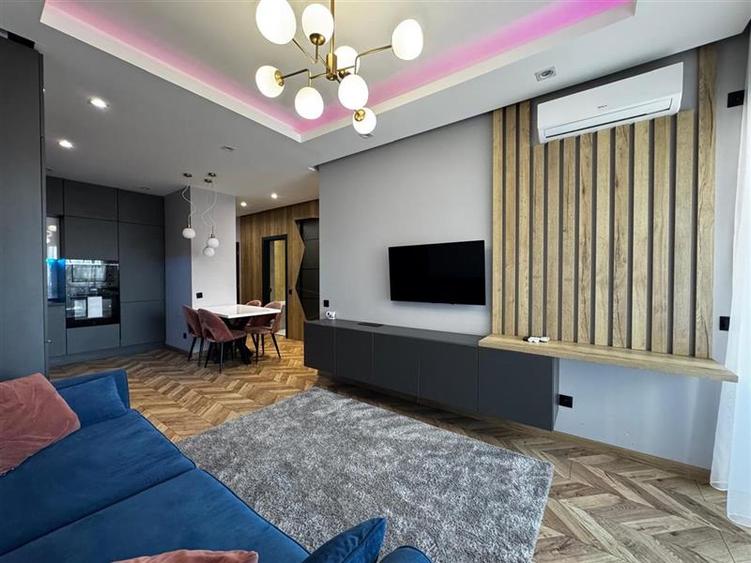 Apartament cu 2 camere semidecomandat, mobilat în Sopor