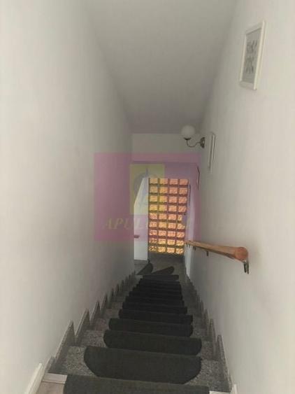 Casă individuală cu 10 camere cu Canalizare în Drumul Sării