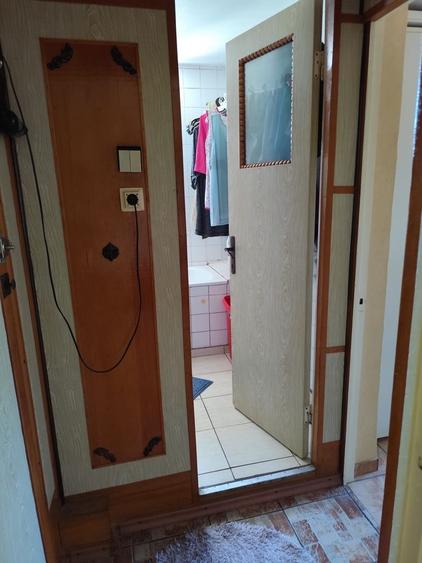 Apartament cu 3 camere semidecomandat în Fizicienilor