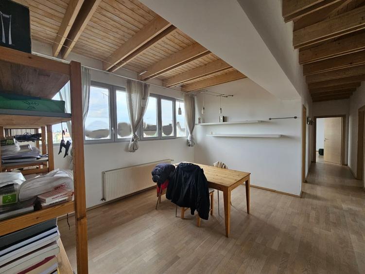 Penthouse cu 4 camere decomandat, mobilat în Complex Studențesc