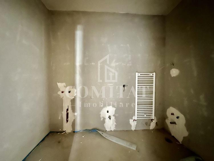Apartament cu 3 camere semidecomandat în Florești