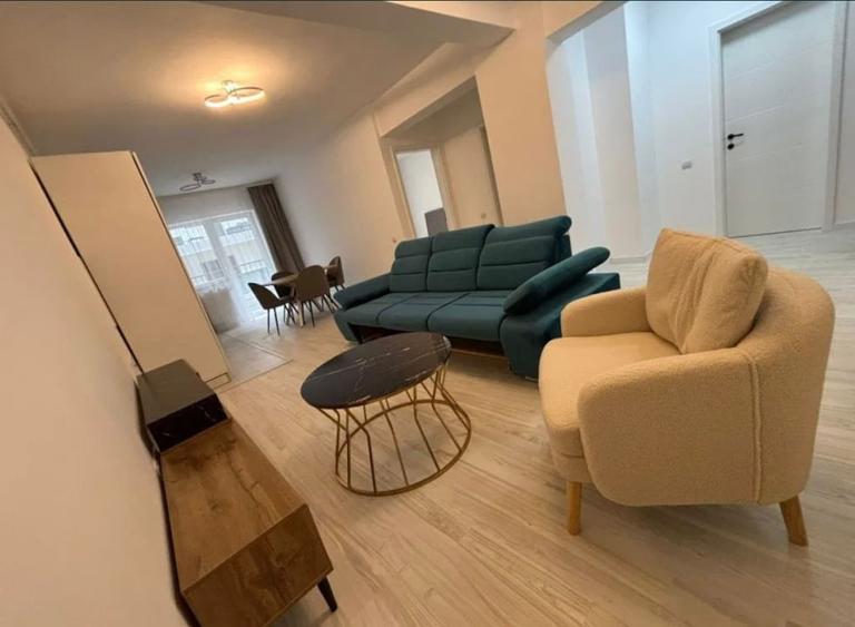 Apartament cu 2 camere semidecomandat în Florești