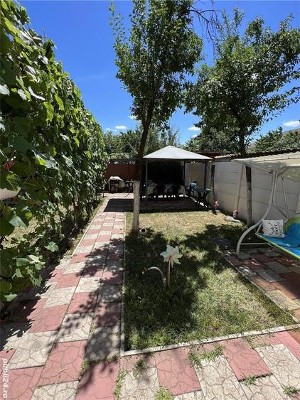 Casă cu 6 camere în Lipovei