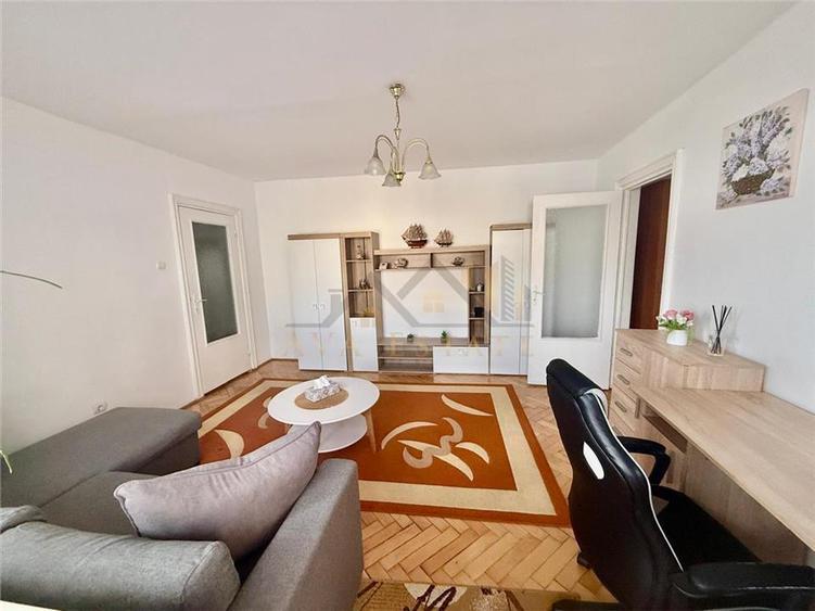 Apartament cu 2 camere semidecomandat, mobilat în Dâmbovița