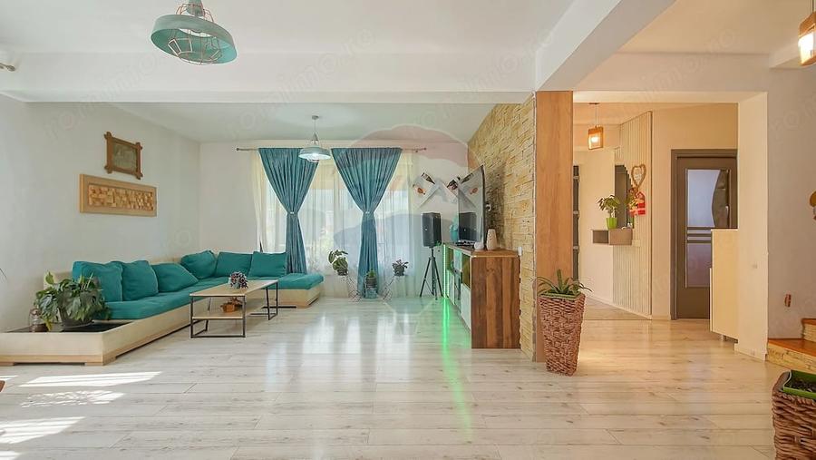 Casă cu 5 camere cu Teren 605 Mp în Electroprecizia