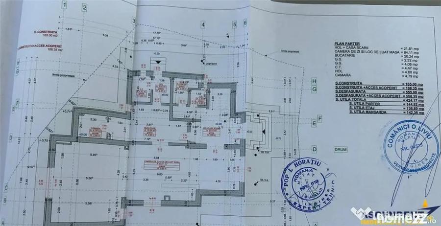 Casă cu 9 camere cu Teren 843 Mp în Central