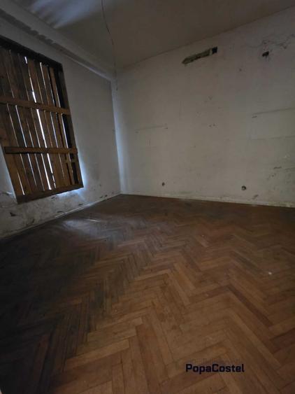 Casă individuală cu 18 camere cu Canalizare în Ultracentral