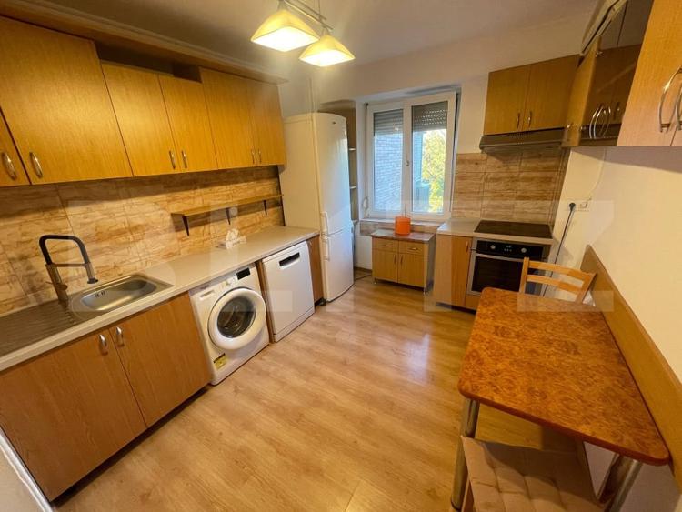 Apartament cu 3 camere decomandat, mobilat în Decebal