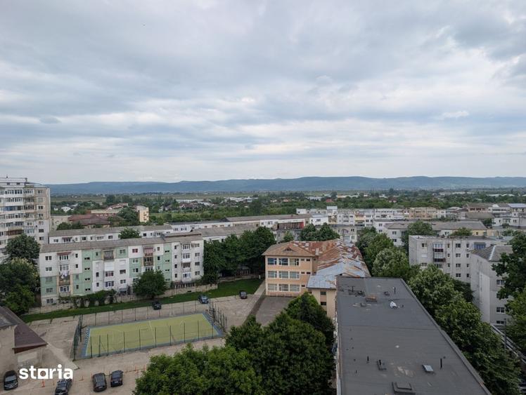 Apartament cu 3 camere decomandat în Cornișa