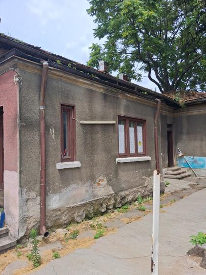 Casă individuală cu 5 camere cu Canalizare în 1 Mai