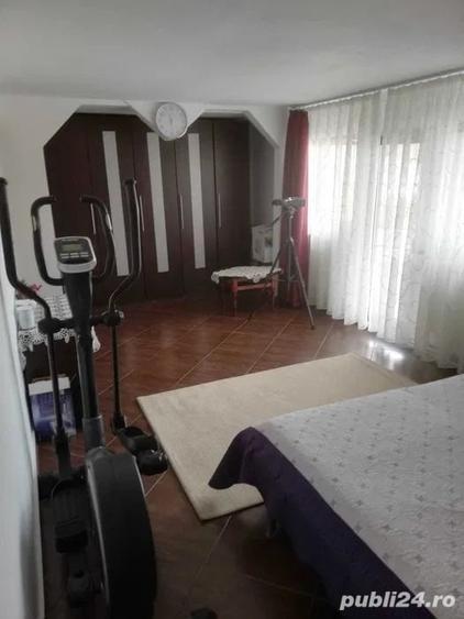 Casă cu 5 camere cu Teren 2100 Mp în Malu cu Flori