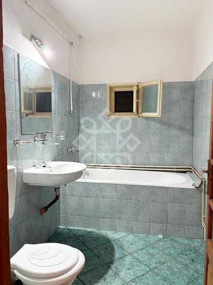 Casă individuală cu 5 camere semidecomandat cu Canalizare în Iosia