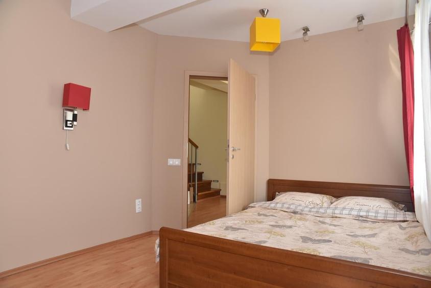 Apartament cu 4 camere decomandat, mobilat în Între Lacuri