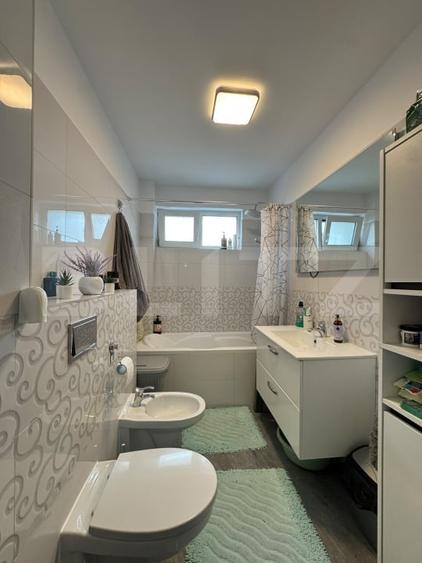 Apartament cu 3 camere semidecomandat, mobilat în Florești