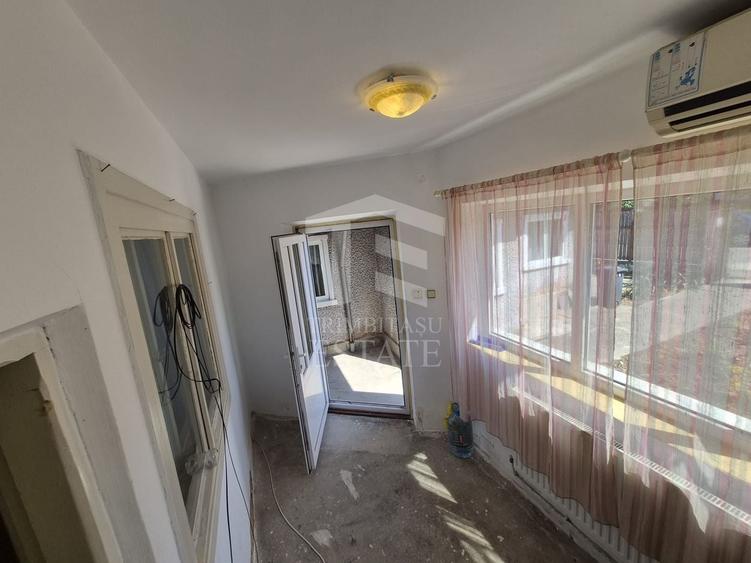 Casă individuală cu 4 camere cu Canalizare în Cioceanu