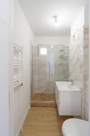 Apartament cu 2 camere decomandat în Baba Novac