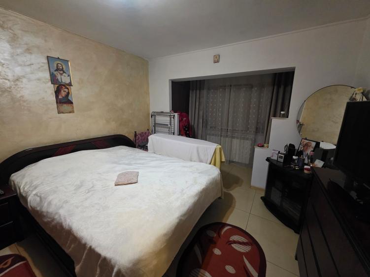 Apartament cu 3 camere decomandat în Brotăcei