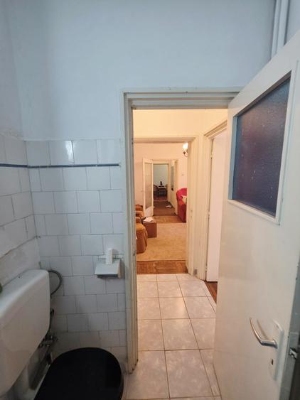 Apartament cu 3 camere semidecomandat în Democrației