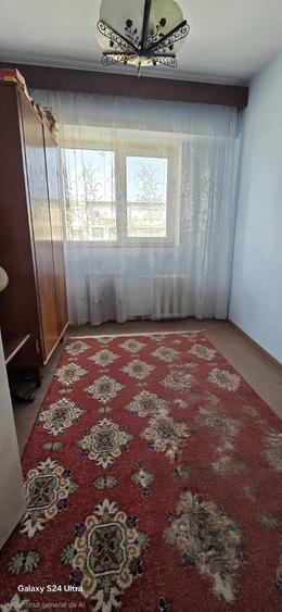 Apartament cu 4 camere semidecomandat în Central