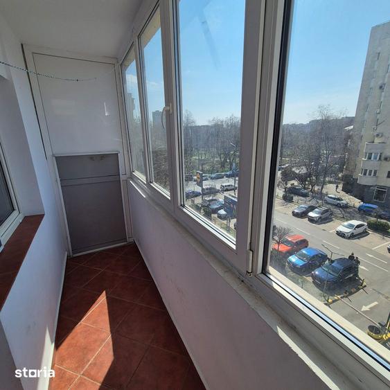 Apartament cu 3 camere decomandat în Tei