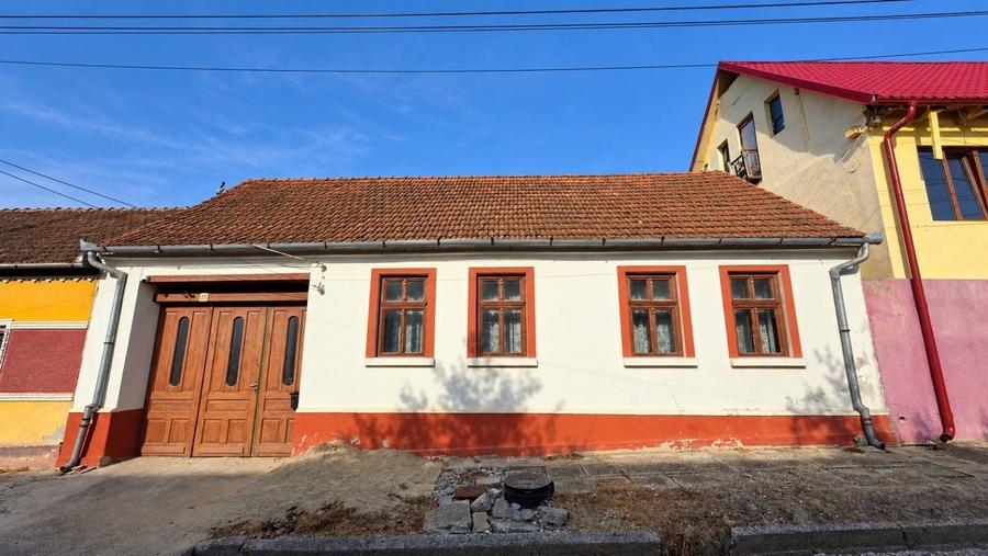 Casă individuală cu 3 camere cu Teren 719 Mp în Slatina-Nera