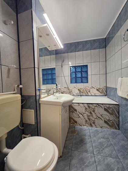 Apartament cu 4 camere decomandat în Casa de Cultură