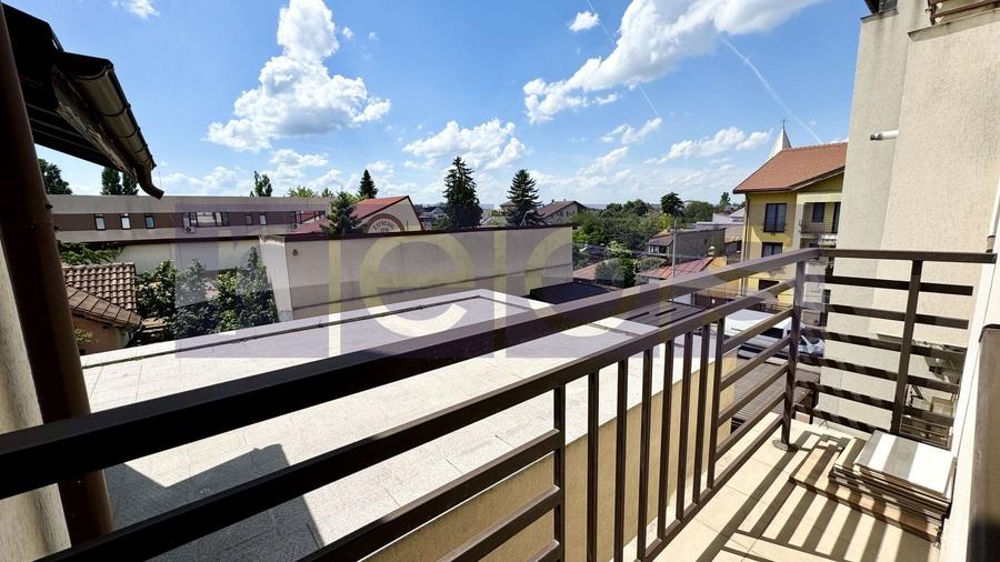 Apartament cu 3 camere semidecomandat, mobilat în 1 Mai