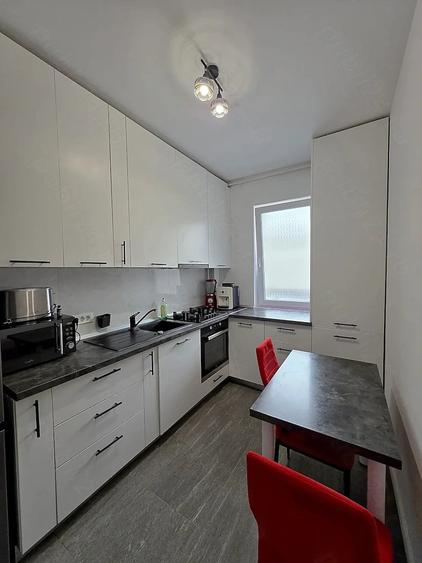 Apartament cu 3 camere decomandat, mobilat în Chișoda