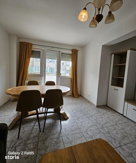 Apartament cu 3 camere decomandat în Iosia