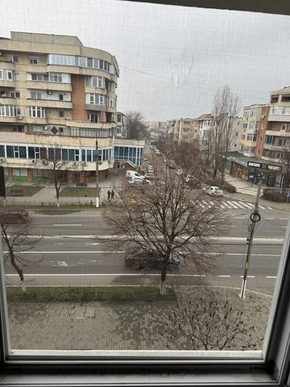 Apartament cu 2 camere decomandat în Casa Cărții