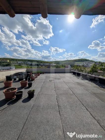Apartament cu 4 camere semidecomandat în Florești