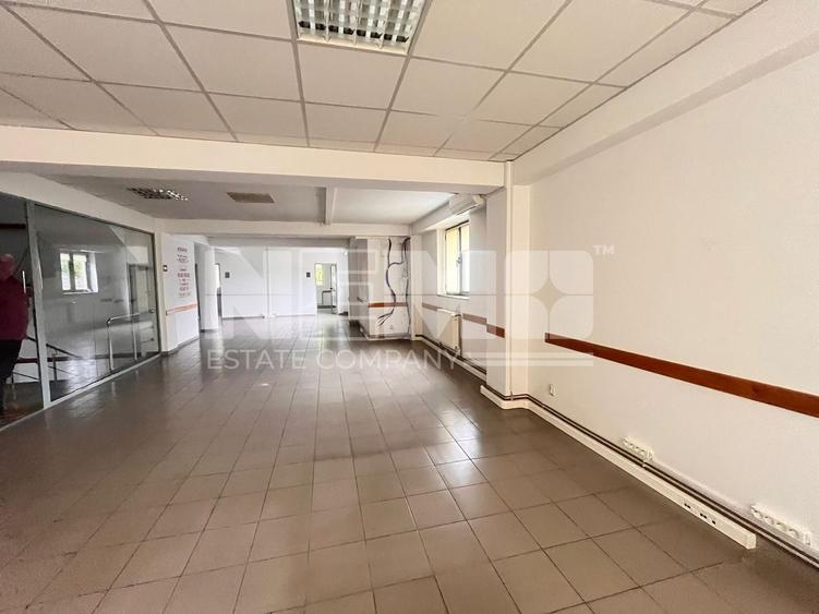 Birou, de 685 mp, în Policlinica