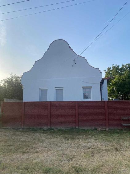 Casă cu 4 camere în Drăgoiești