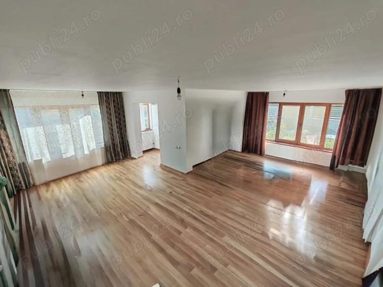 Casă cu 5 camere cu Teren 1644 Mp în Văcărești